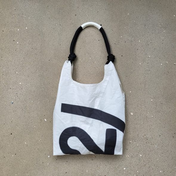 WHITE BLACK HANDBAG SEASHOPPER