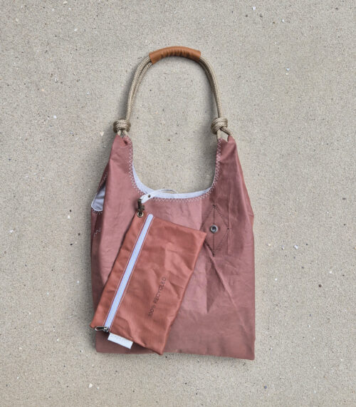 Brązowa torba SeaShopper z żagli.