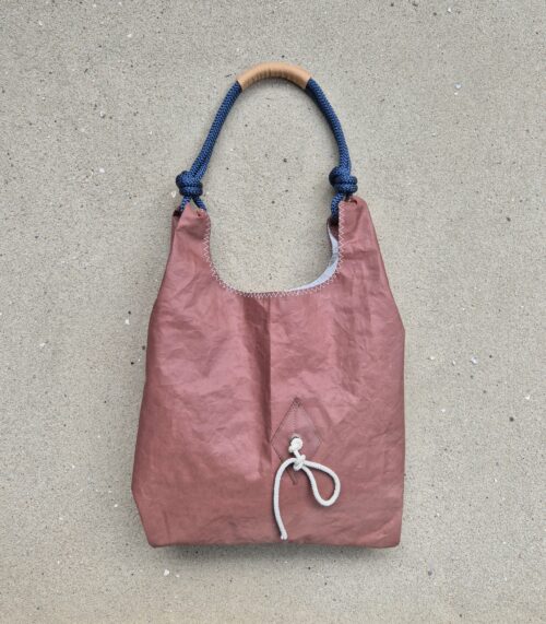 Brązowa torba SeaShopper z żagli.