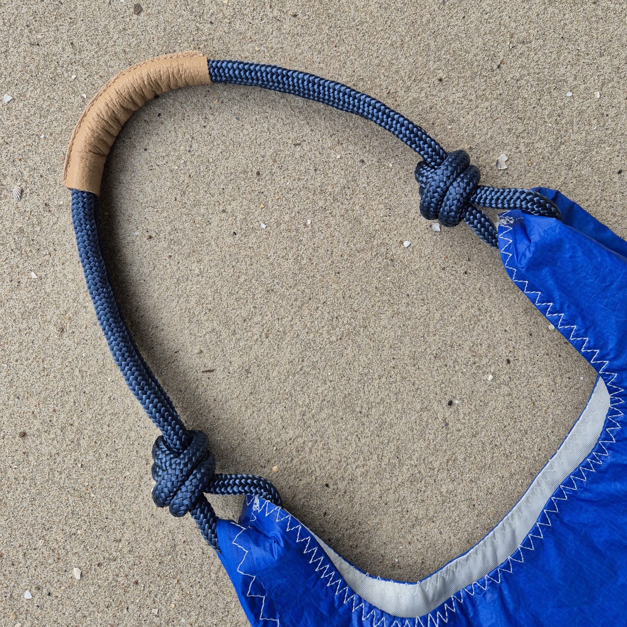 Niebieska torba z żagli