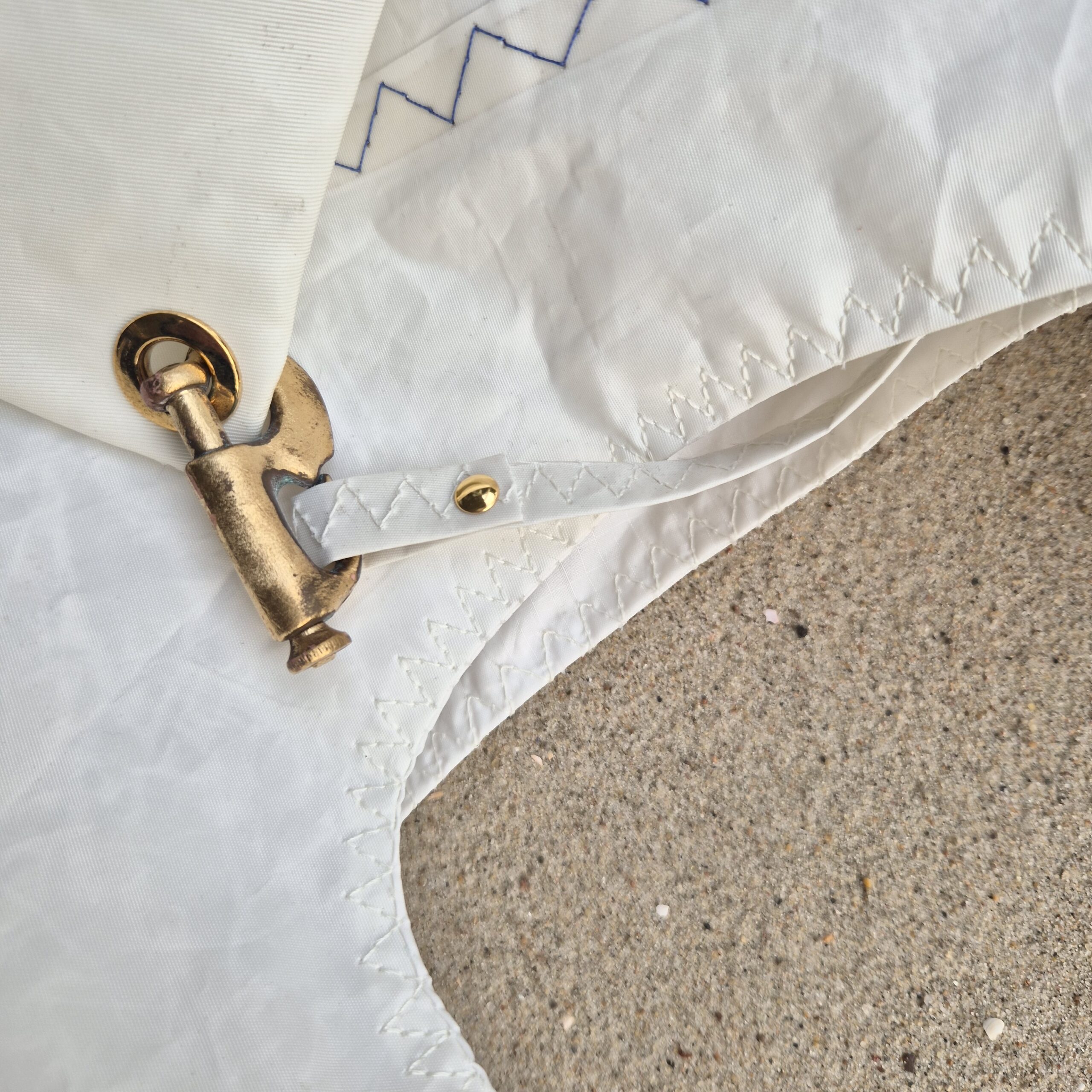 Mosiężna raksa w torebce