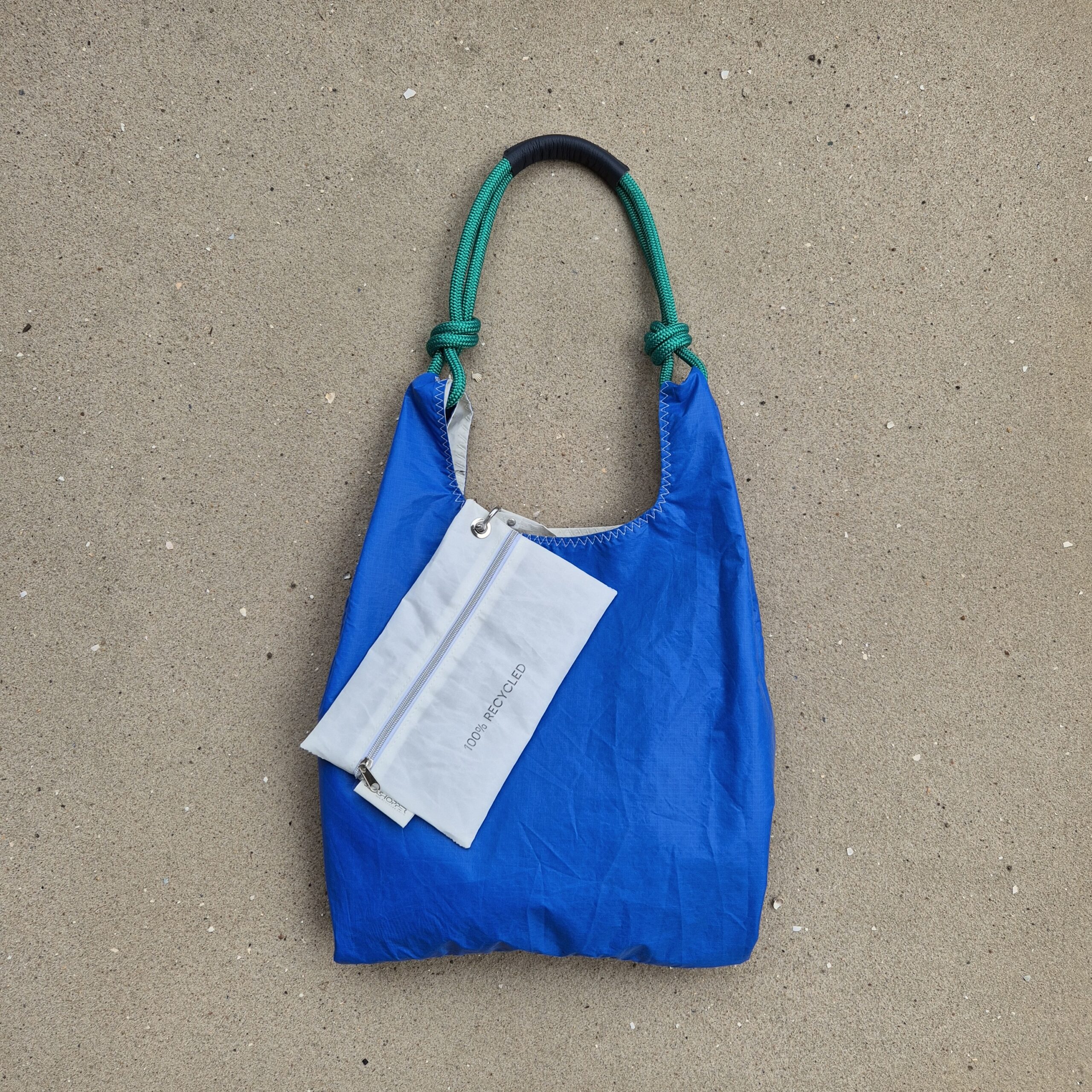 Niebieska torba z żagli