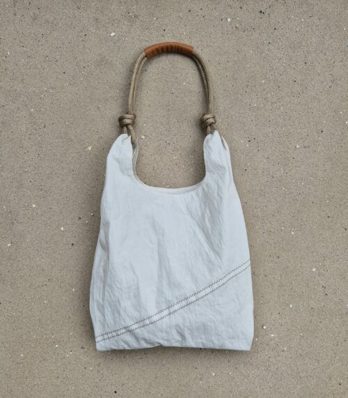 Biała torba z żagli