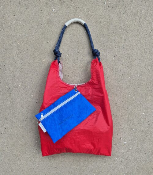 Czerwona torba z żagli