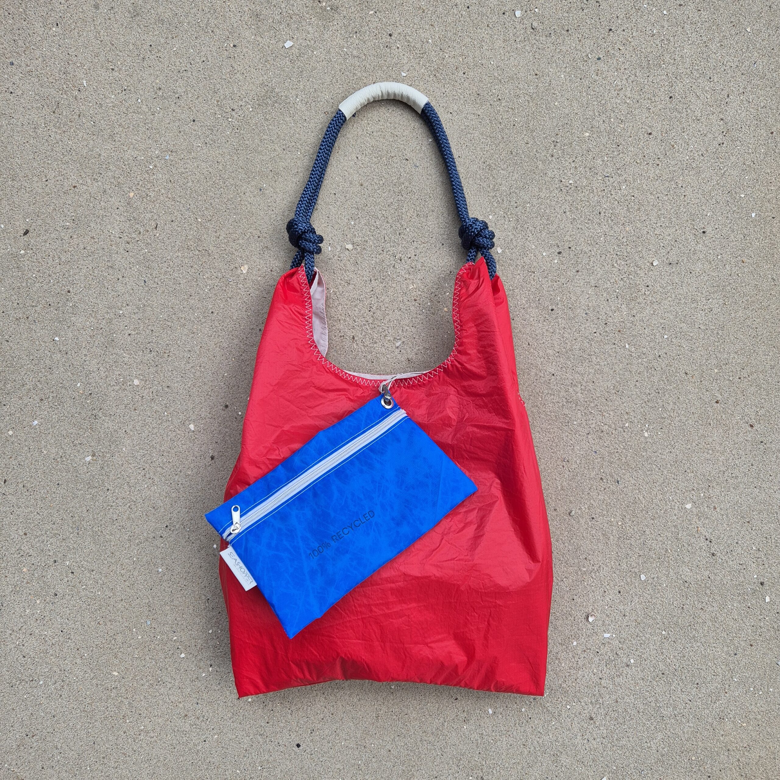 Czerwona torebka z saszetką