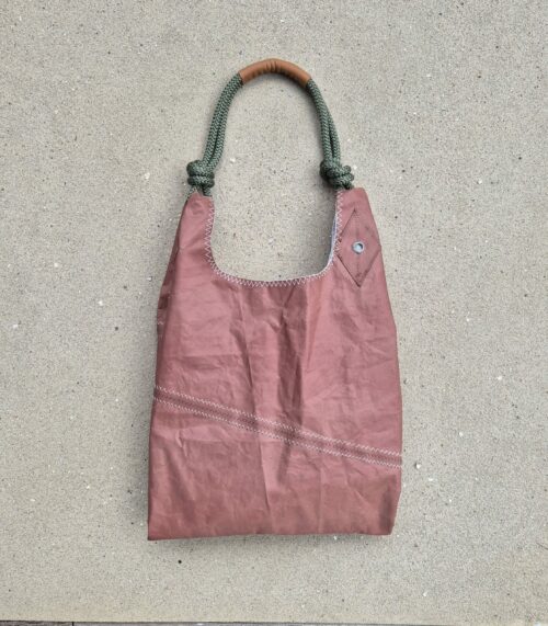 Brązowa torba SeaShopper z żagli.